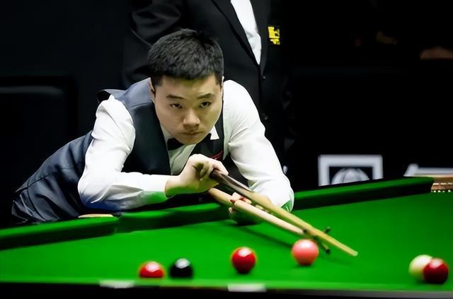 员奋力拼搏 员奋力拼搏